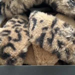 NWT SURELL faux fur leopard slippers and eye mask set